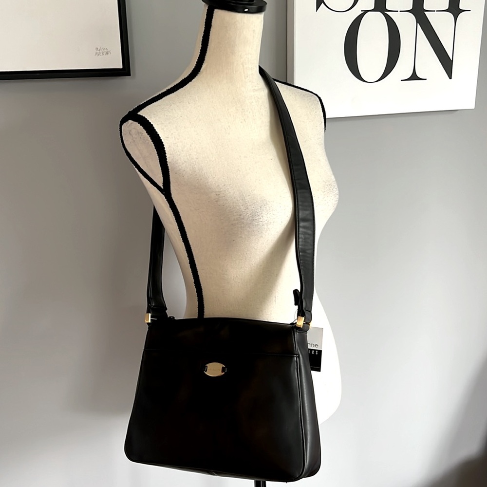 Liz Claiborne Change of Pace Shoulder Bag - Picture 5 of 11